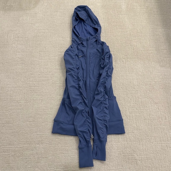 Lululemon Dance Studio Jacket III
Water Drop /Heathered Water Drop - Size 6, EUC - Picture 4 of 8